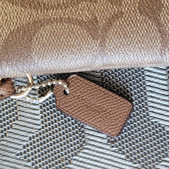 Coach double zipper wristlet - Picture 2 of 6